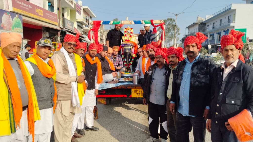 संतोषगढ़ में बाबा सिद्ध चानो जी महाराज की शोभायात्रा निकली 6 दिसंबर को दहाजा कार्यक्रम।